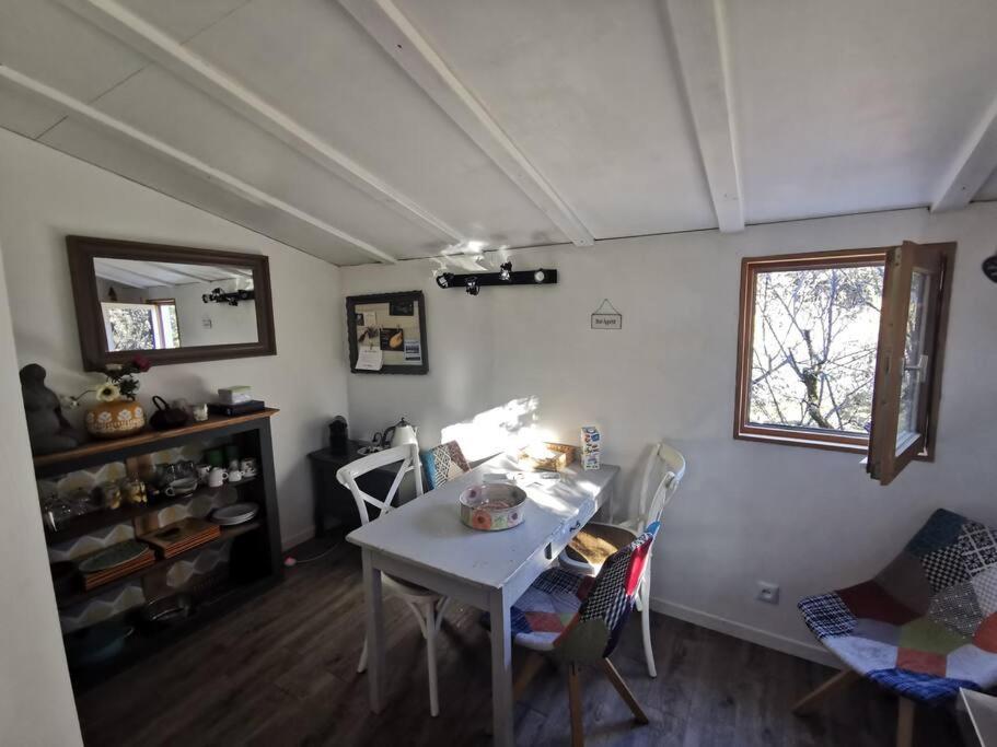 Entre Ventoux Et Luberon, Appartement Dans Maison. Malemort-du-Comtat Екстериор снимка