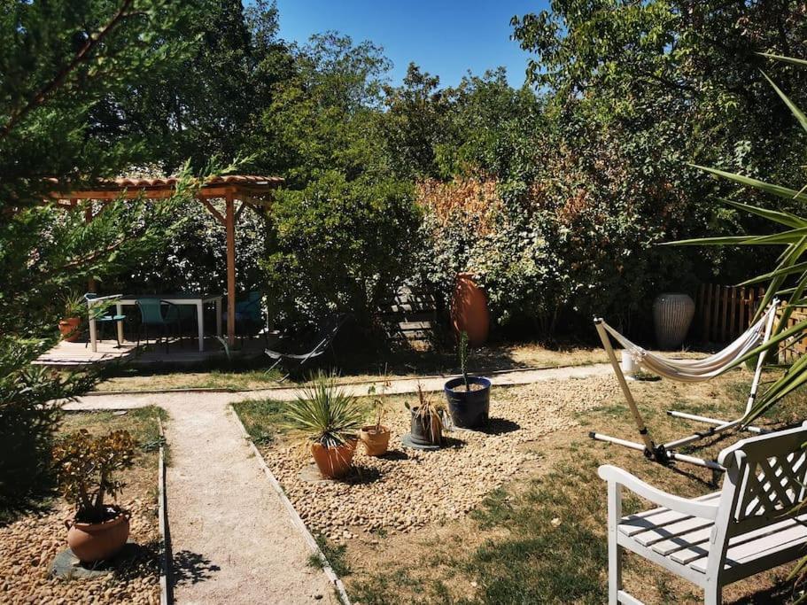 Entre Ventoux Et Luberon, Appartement Dans Maison. Malemort-du-Comtat Екстериор снимка