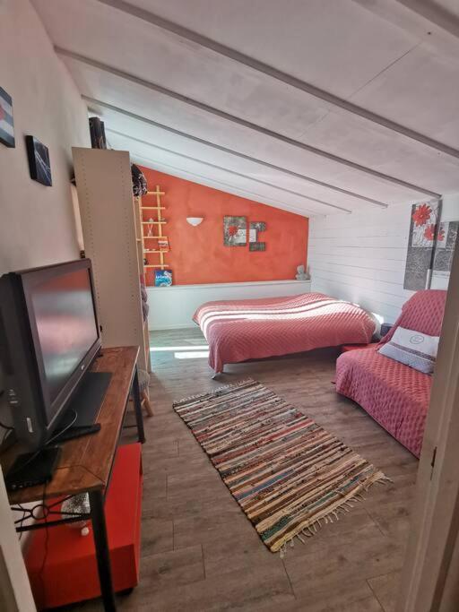 Entre Ventoux Et Luberon, Appartement Dans Maison. Malemort-du-Comtat Екстериор снимка