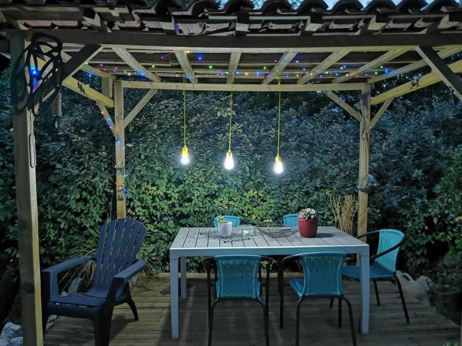 Entre Ventoux Et Luberon, Appartement Dans Maison. Malemort-du-Comtat Екстериор снимка