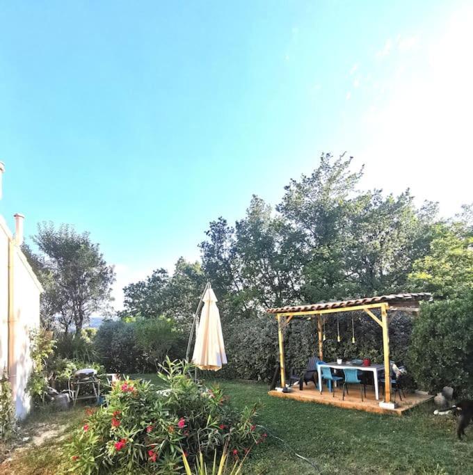 Entre Ventoux Et Luberon, Appartement Dans Maison. Malemort-du-Comtat Екстериор снимка